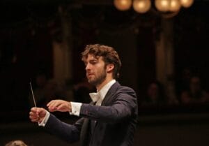 Il giovane direttore d'orchestra Lorenzo Viotti